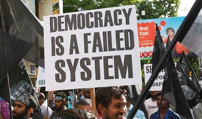 Dying Regime from Maldives / wikimedia.org / (CC BY 2.0)