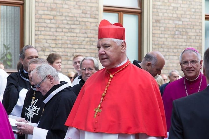 Kardinal Müller bei der Beisetzung von Joachim Kardinal Meisner in Köln (2017)