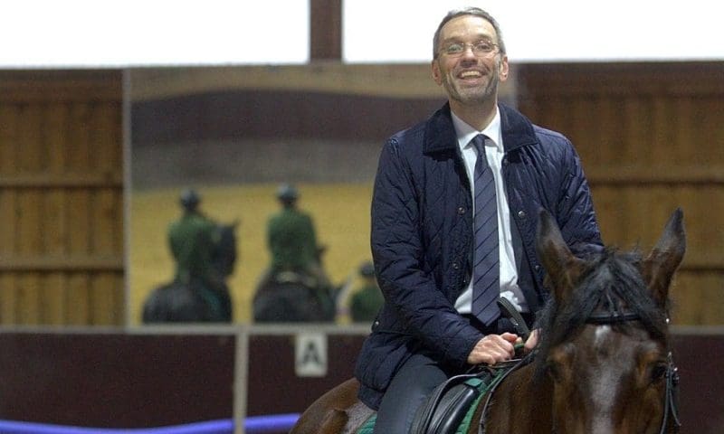 Herbert Kickl / Polizeipferde