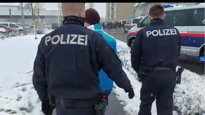 Polizei nimmt Frau fest