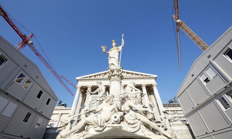 Parlamentsgebäude / Baustelle