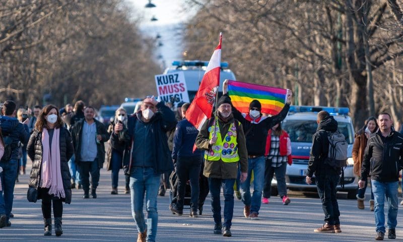 Regenbogenfahne Corona-Demo