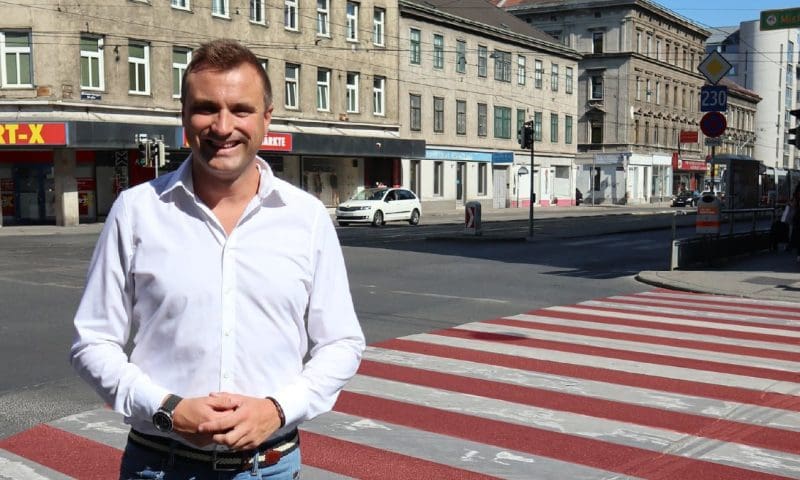Christian Schuch / rot-weiß-roter Zebrastreifen
