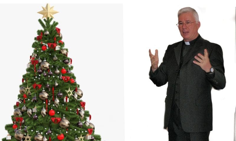 Erzbischof Lackner und Christbaum