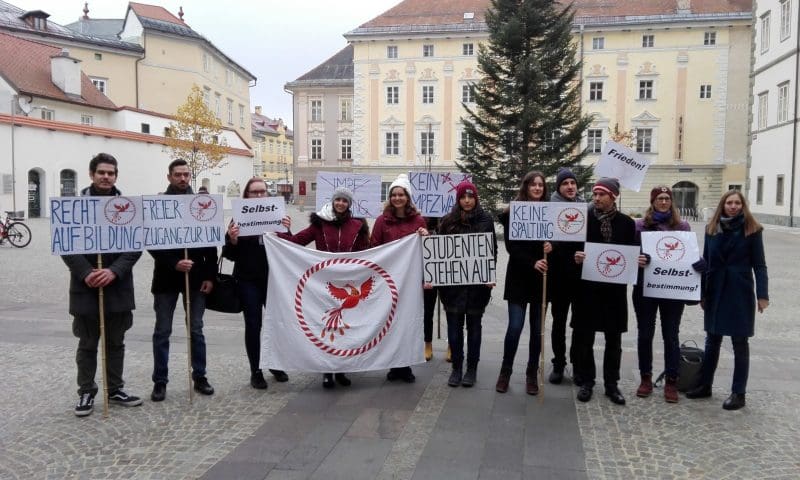 Studenten Stehen Auf