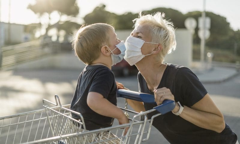 Maske und Einkaufswagen