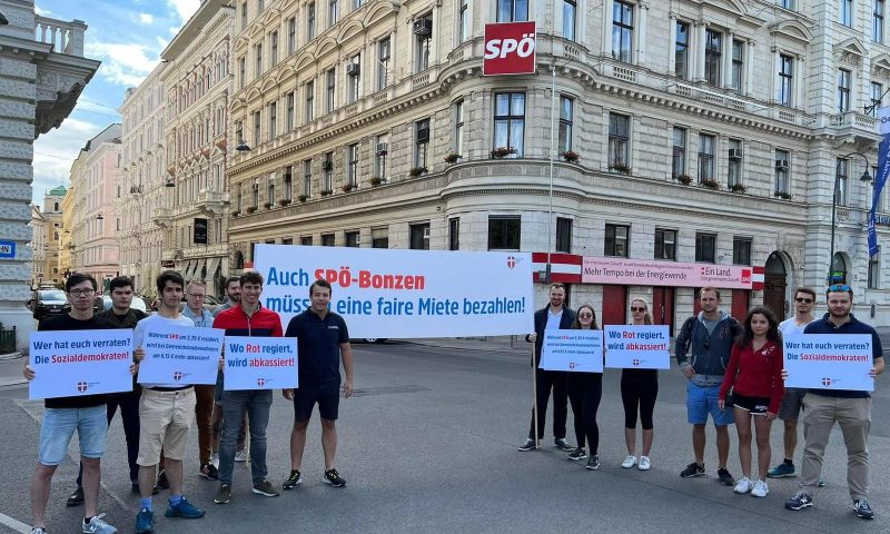 Plakataktion Freiheitliche Jugend vor SPÖ Löwelstraße