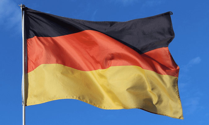 Ordnungsruf-weil-AfD-Abgeordneter-Deutschlandfahne-zeigte